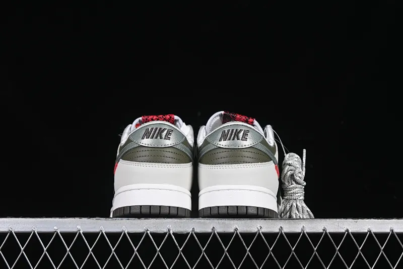 All Categories Nk SB Dunk Series Nk SB Dunk Low Low-top sneakers Nk SB Dunk Low "Year Of Snake" Year of the Snake limited low-top casual sneakers HV5980-231